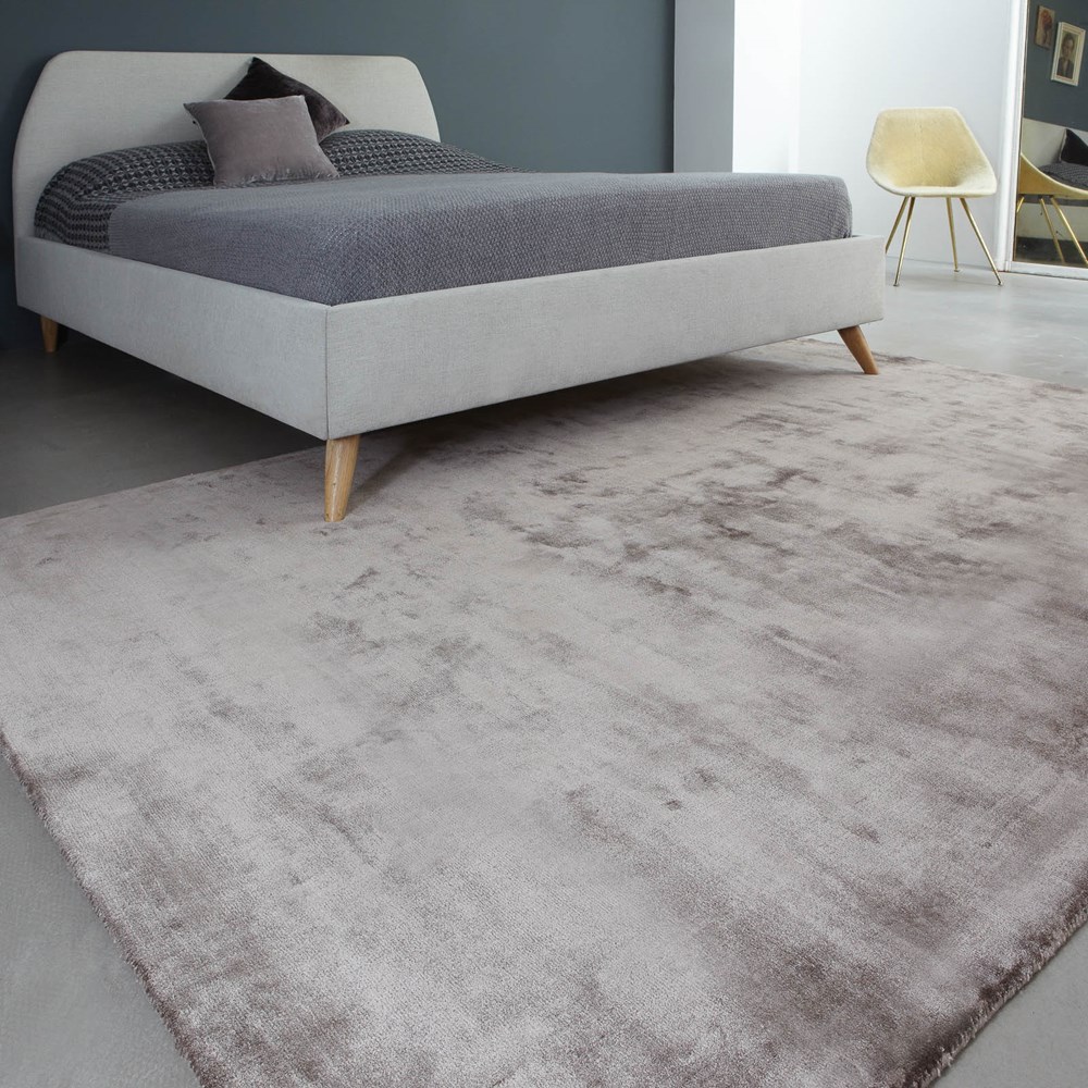 Katherine Carnaby Chrome Rug in Smoke