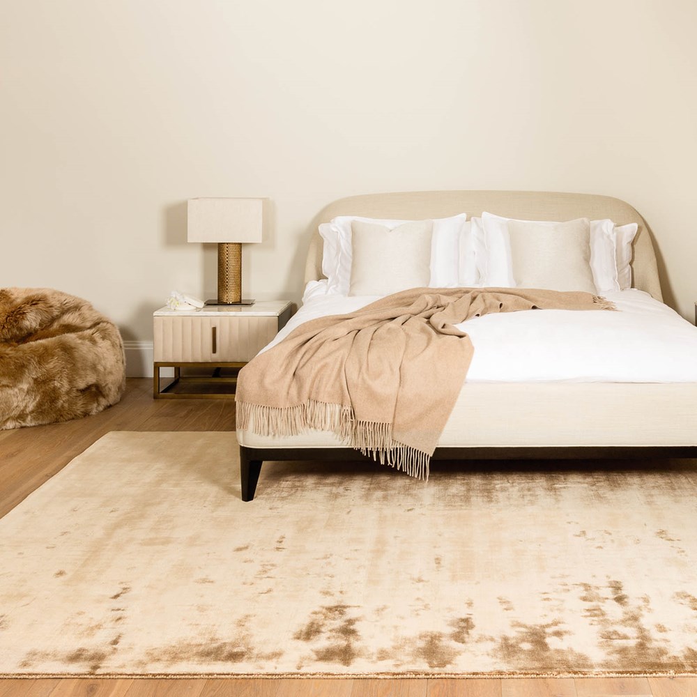 Katherine Carnaby Chrome Rug in Tan