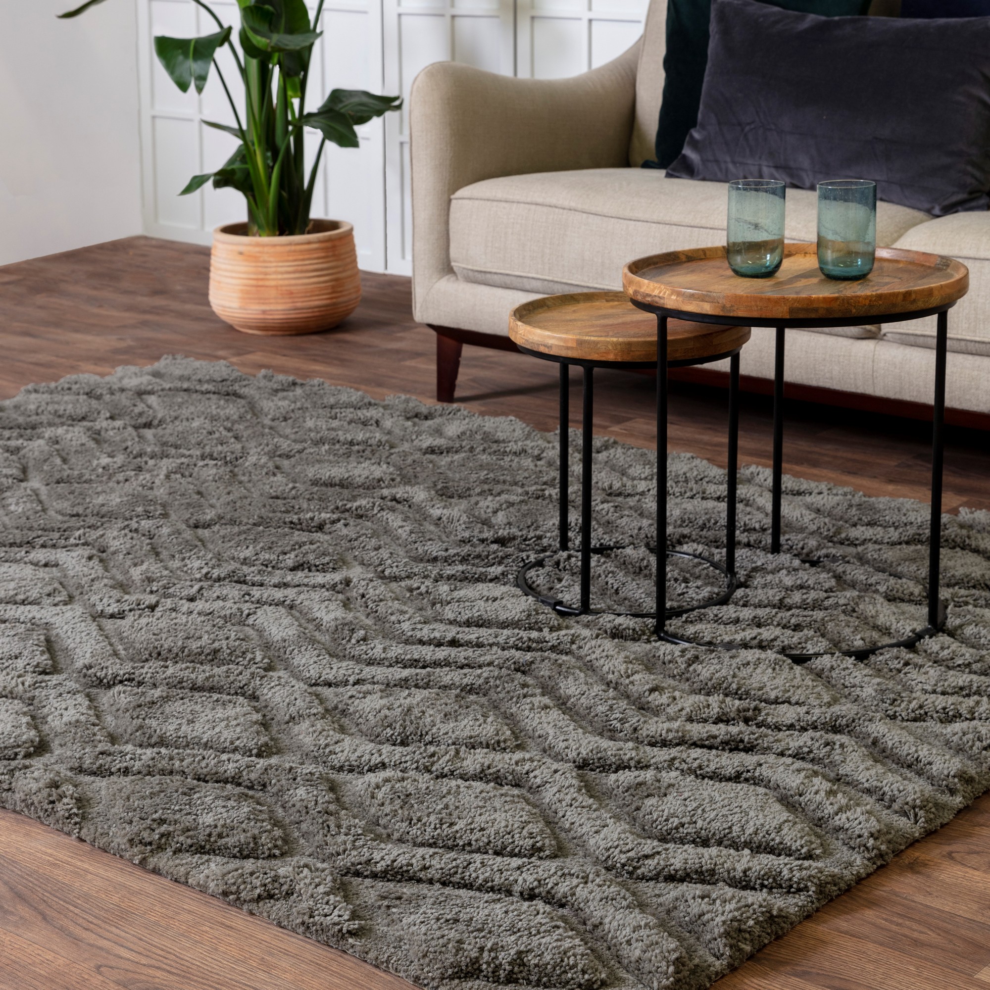 Harrison Soft Boho Shaggy Rugs In Greige Buy Online From The Rug Seller Uk