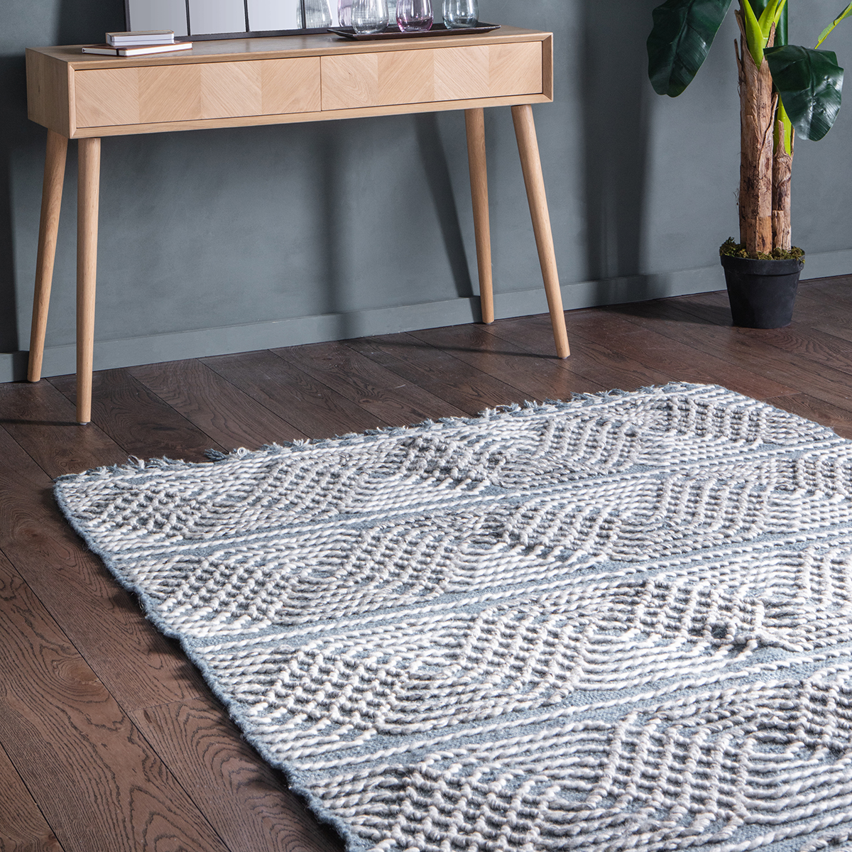 Hovan Geometric Wool Rugs In Denim Blue By Luxe Tapi