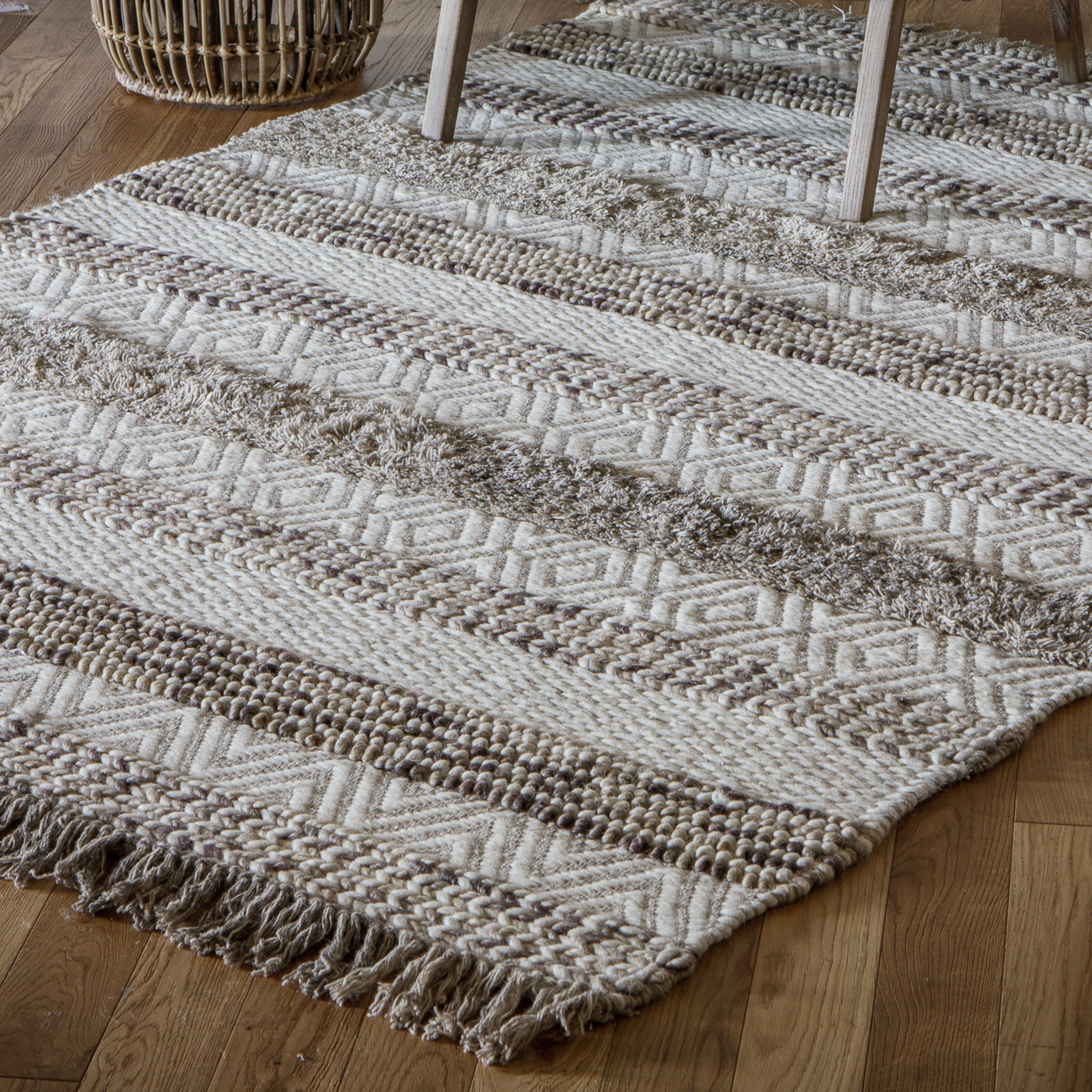 Lucify Geometric Wool Rugs In Ivory By Luxe Tapi