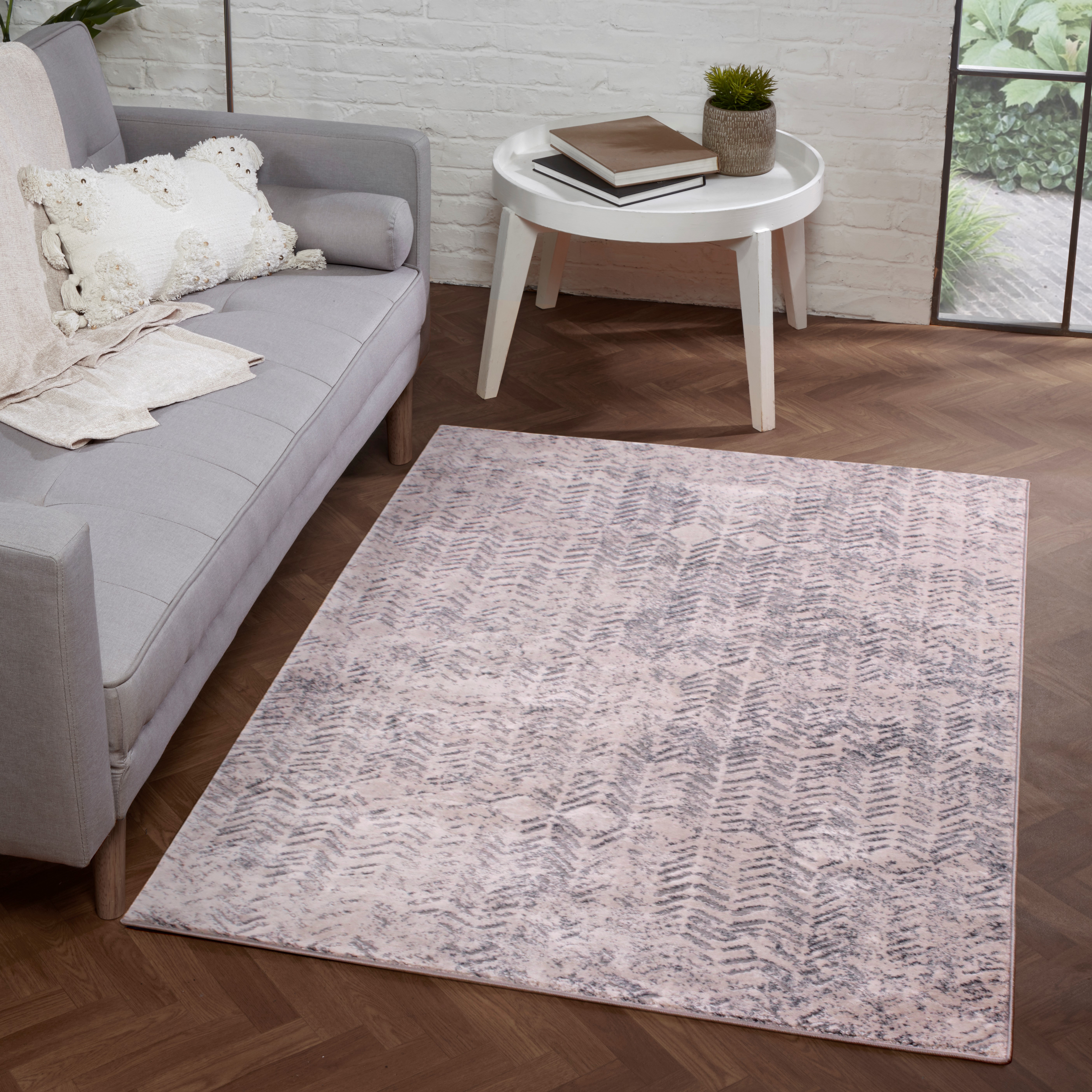 Arabella Noble Chevron Textured Modern Rug In Cream